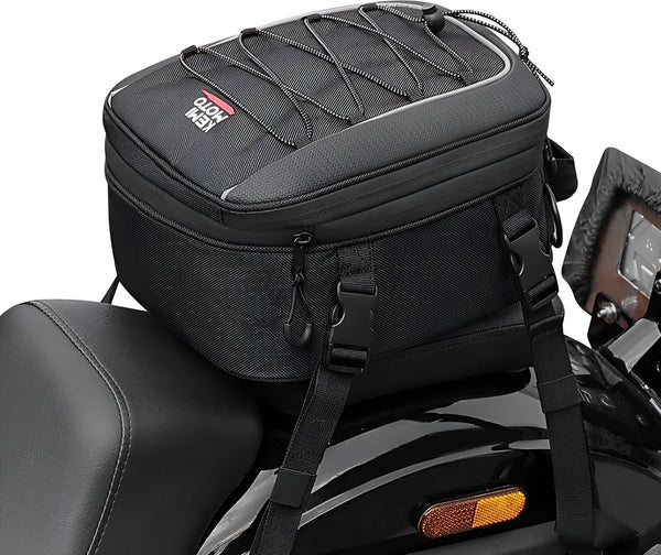 CarryQuest® - Motor Rugzak - Zadeltas Motor - Uitbreidbare Universele Achtermotorfiets Rugzak - 7-12 Liter Capaciteit - Waterdicht Oxford Stof - Inclusief Regenhoes - Zwart