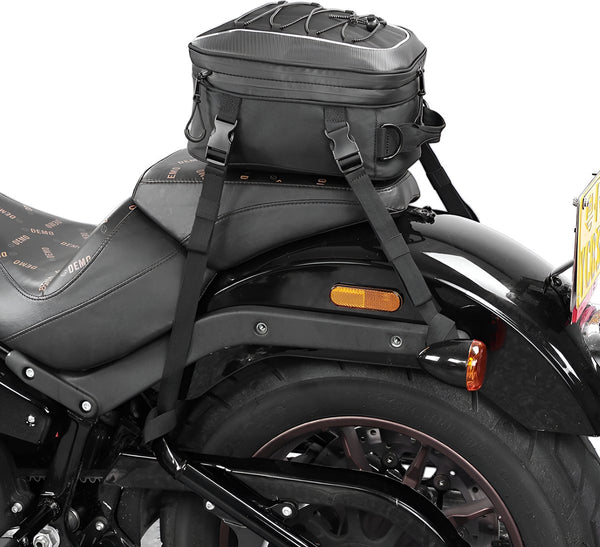 CarryQuest® - Motor Rugzak - Zadeltas Motor - Uitbreidbare Universele Achtermotorfiets Rugzak - 7-12 Liter Capaciteit - Waterdicht Oxford Stof - Inclusief Regenhoes - Zwart