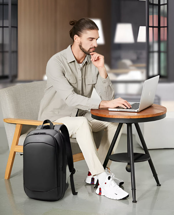 Laptoprugzak 17 inch met USB-poort en waterdicht polyester - 4 Kleuren